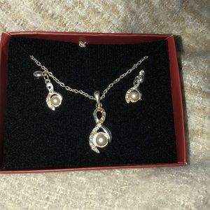Silver, pearl necklace & earring set.